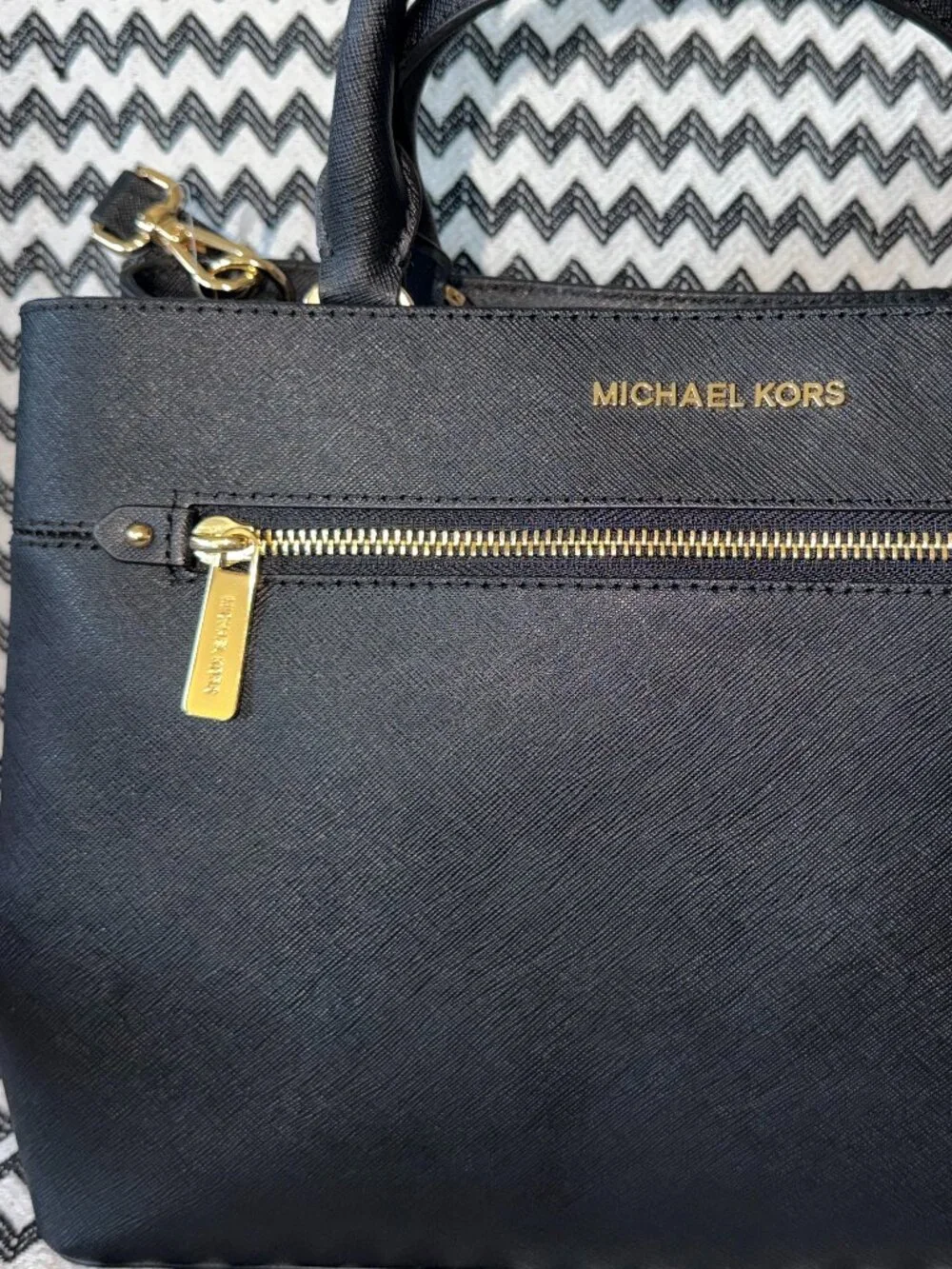 NWT Michael Kors HAILEE Large Leather Satchel Black & Gold w/ crossbody strap